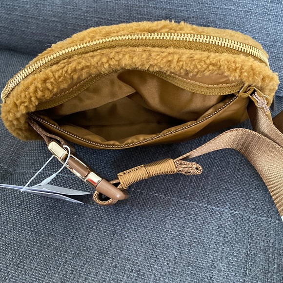 COPY - Everywhere Fleece Belt Bag By Lululemon - Picture 7 of 12